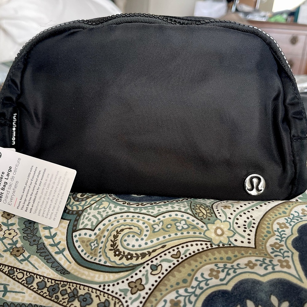 Lululemon Athletica Everywhere Belt Bag Black NWT